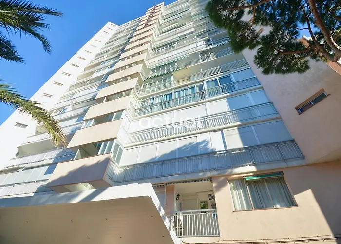 Cannes 11-2 דירה
